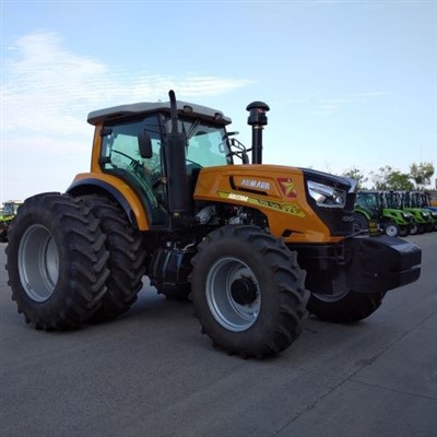 Poljoprivredni traktor 220 KS